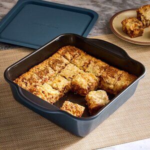 8" (20-cm) Brilliance Nonstick Square Pan With Lid